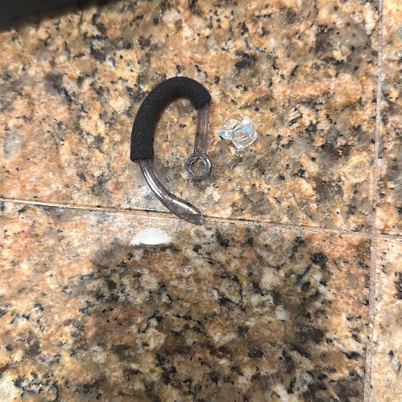 Plantronics Wireless Accessories - Picture 4 of 5